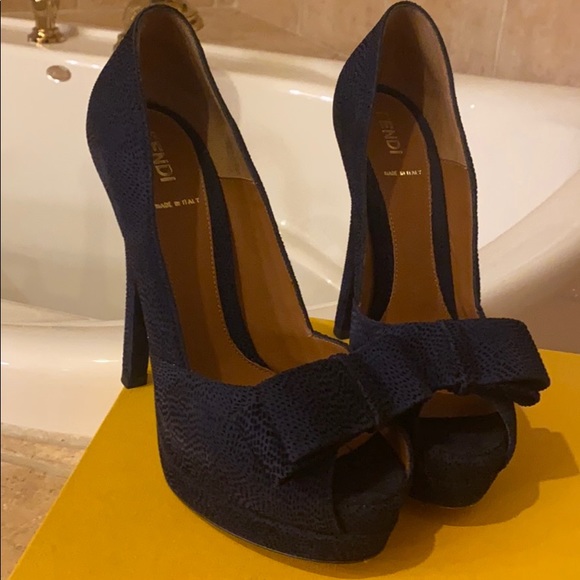 Shoes - Picture 4 of 5